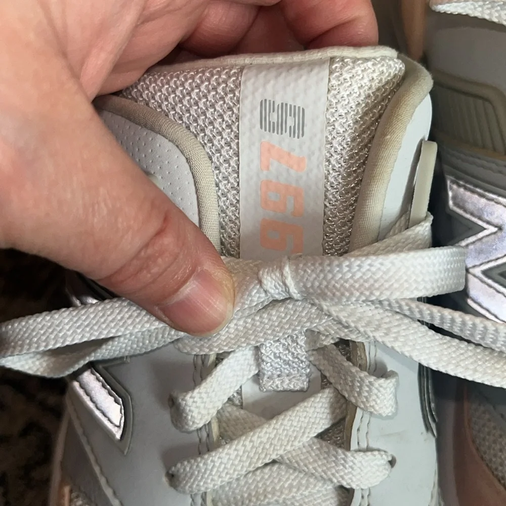 New Balance Women'997 'White Grey Pink' White and Pink Sneakers Size 7.5